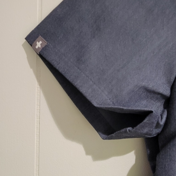 FIGS Catarina One-Pocket Scrub Top for Women – Slim Fit, Super Soft Stretch Medi - Picture 9 of 9